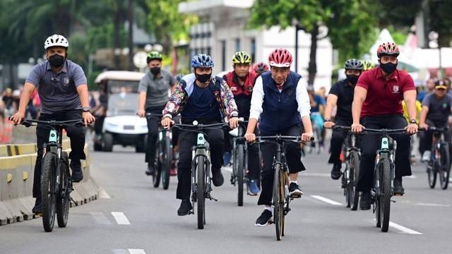 Jokowi Muncul di Tengah Keramaian CFD Sudirman-Thamrin