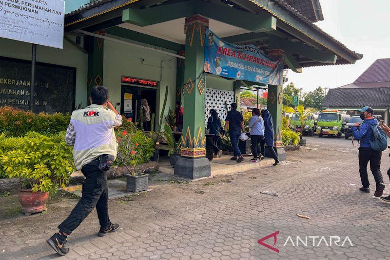 KPK Geledah Kantor Wali Kota Yogyakarta Terkait Kasus Suap IMB Apartemen