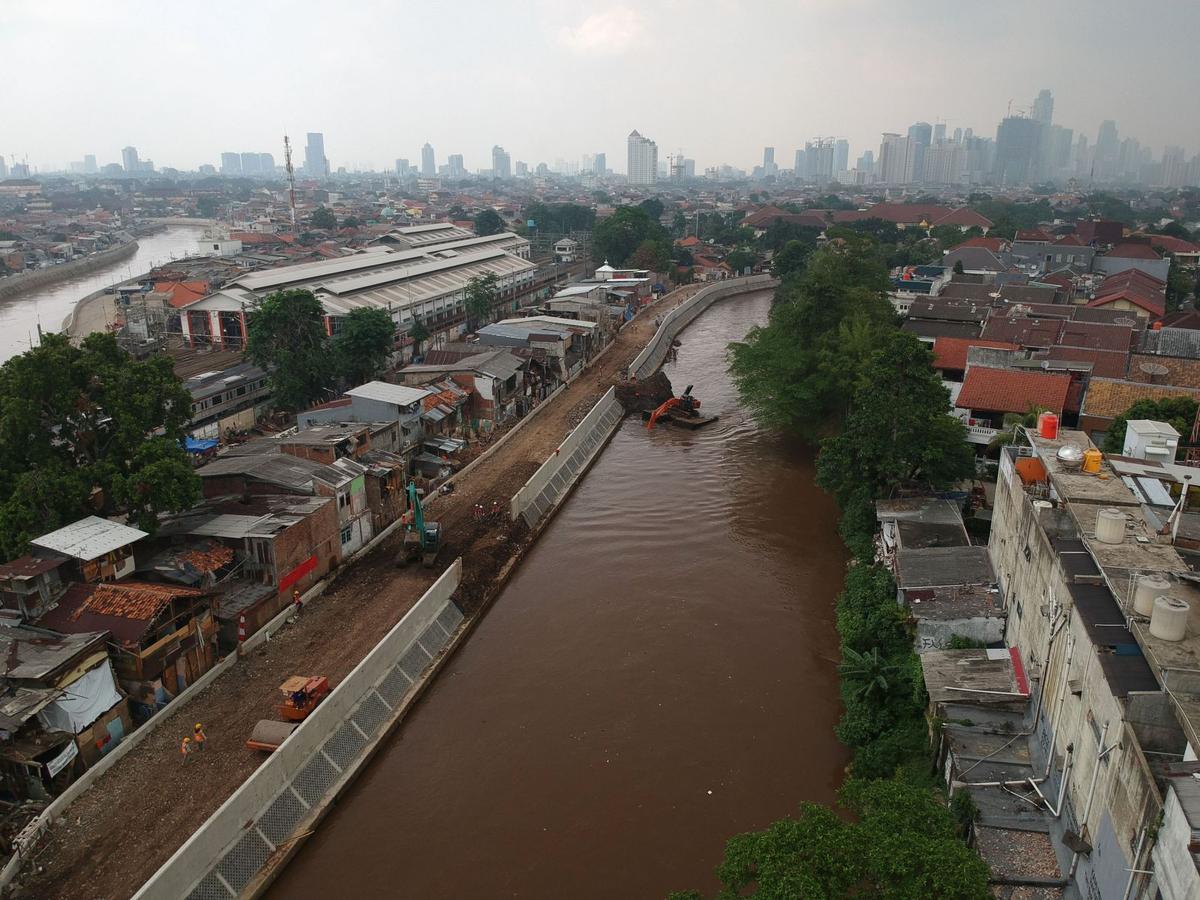Pemprov DKI  Bebaskan 1 Hektare Lahan dengan 30 KK, Demi Saringan Sampah Ciliwung