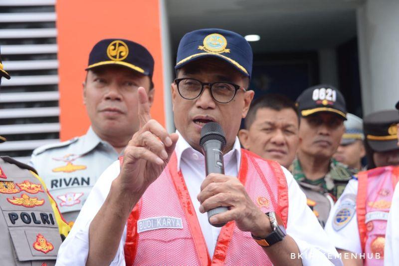Usai Ramai Tarif KRL untuk Orang Kaya, Menhub Budi Terjatuh Saat Naik Helikopter