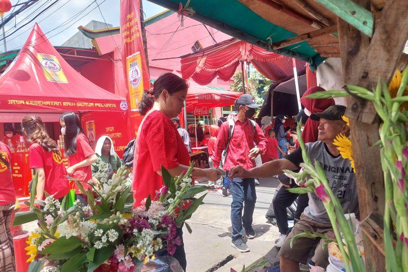 Siang Bolong, Vihara Dharma Bakti Petak Sembilan Mulai Dipadati Umat