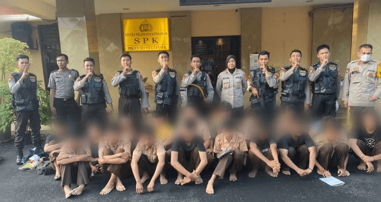 Polisi Tangkap 18 Pelajar Diduga Mau Tawuran di Kalideres, 1 Celurit Disita