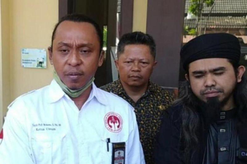 Gus Samsudin Datangi Polda Jatim untuk Diperiksa Sebagai Pelapor