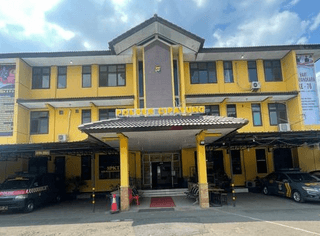 Pria Ngamuk Bawa Parang di Polsek Cipayung Jadi Tersangka