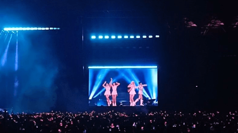 Duh! Tali Baju Rose BLACKPINK Terlepas saat Konser di GBK