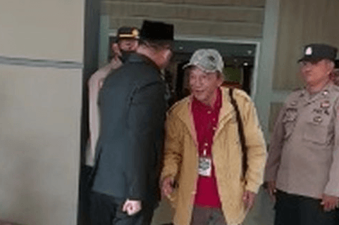 Ketua DPRD yang Viral Tolak Salaman dengan Warga Terancam Dicopot