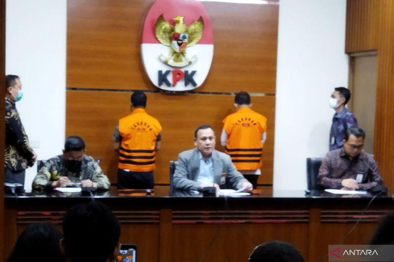 Walkot Ambon Richard Diduga Terima Suap Rp500 Juta untuk Izin 20 Gerai Alfamidi
