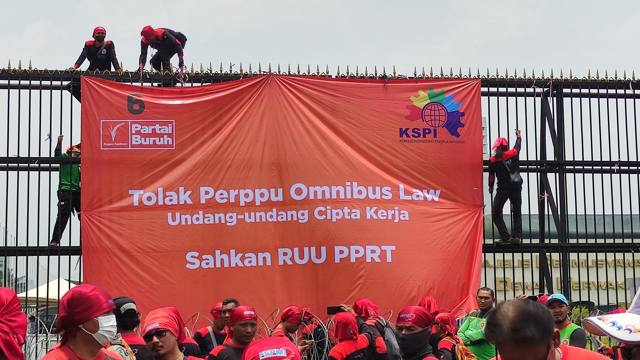 DPR Ngotot Bahas Perppu Ciptaker, Buruh Persiapkan Mogok Nasional