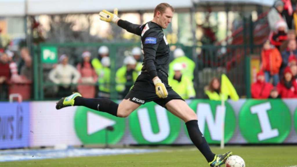 Ini Dia 5 Kiper Tertinggi di Dunia, Bahkan Mencapai 208 Sentimeter