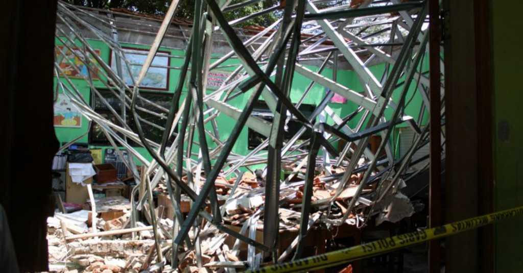 Kasus SDN Ambruk, Polisi Geledah Kantor Dinas Pendidikan Pasuruan