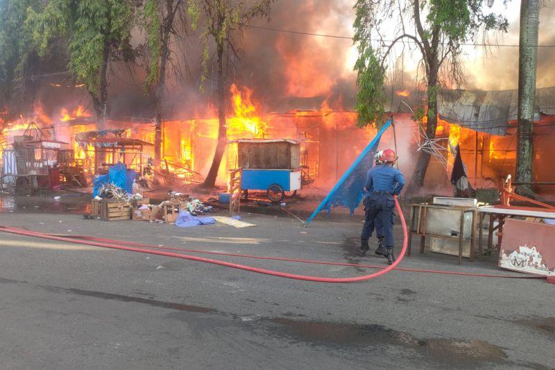 40 Lapak Pedagang di Pasar Raya Padang Ludes Terbakar Api