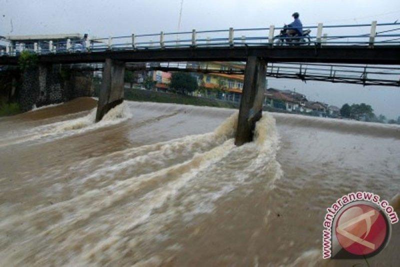 Tinggi Muka Air di Bendung Empang Bogor Meningkat hingga Level Siaga 3
