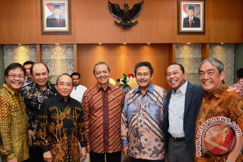 Mengenang Fahmi Idris, dari Politikus hingga Menteri