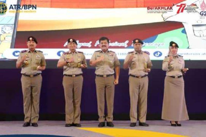Ini Alasan Menteri Hadi Tambah Atribut Baru pada Seragam Kementerian ATR/BPN