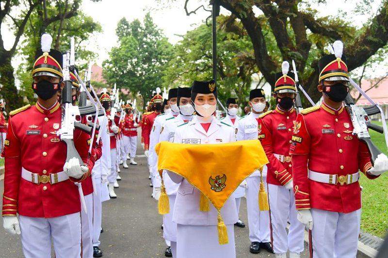 Tim Pancasila Sakti Bertugas dalam Penurunan Sang Merah Putih di Istana