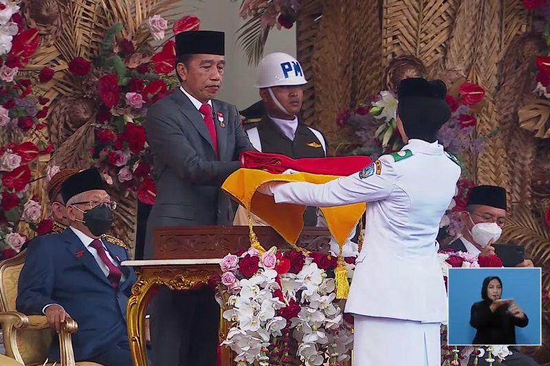 Upacara Penurunan Bendera Sang Merah Putih di Istana Merdeka Berjalan Lancar
