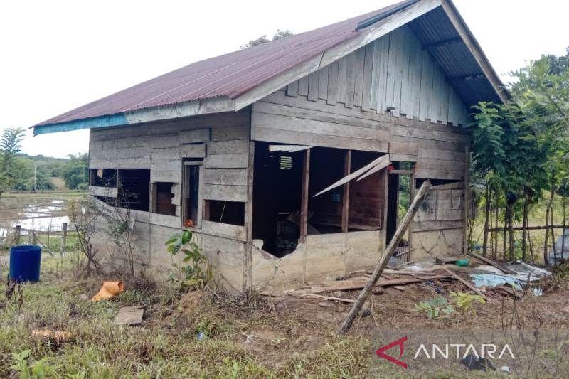 Gerombolan Gajah Liar Serang Pagar Kantor Desa hingga Pemukiman Warga di Nagan Raya Aceh