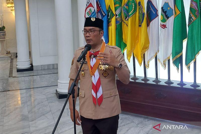 Ridwan Kamil Bantu Desain Patung Sepatu Cibaduyut