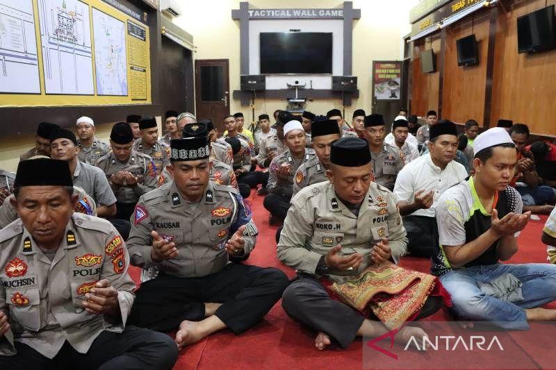 Polres Aceh Barat Gelar Doa Dersama dengan Pemuka Agama-Masyarakat untuk Korban Tragedi Kanjuruhan