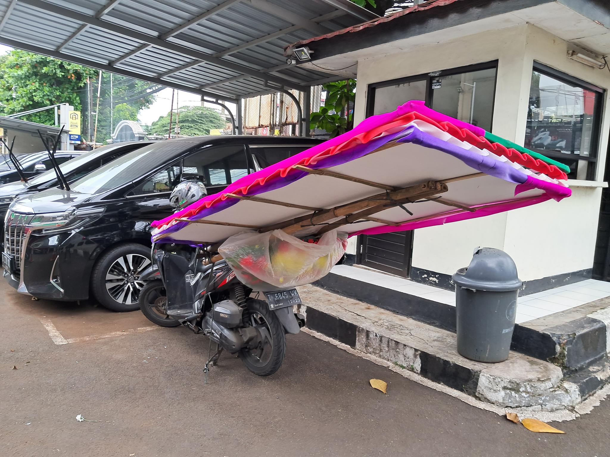 JPU akan Limpahkan Berkas Sambo Cs, PN Jaksel Dibanjiri Karangan Bunga