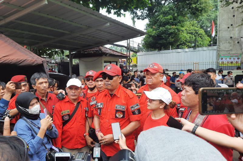 Puluhan Pemuda Batak Bersatu Datangi Sidang Ferdy Sambo di PN Jaksel