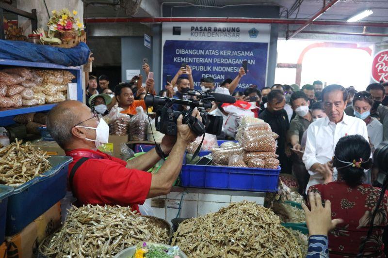 Jokowi Blusukan ke Pasar Badung Bali: Buat Saya Mengerti yang Dihadapi Masyarakat