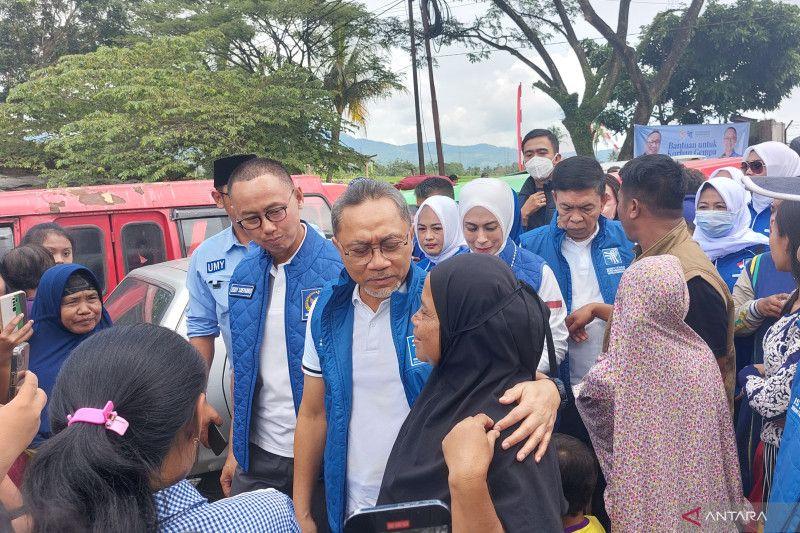 Zulhas Kunjungi dan Serahkan Bantuan ke Pengungsi Korban Gempa Cianjur