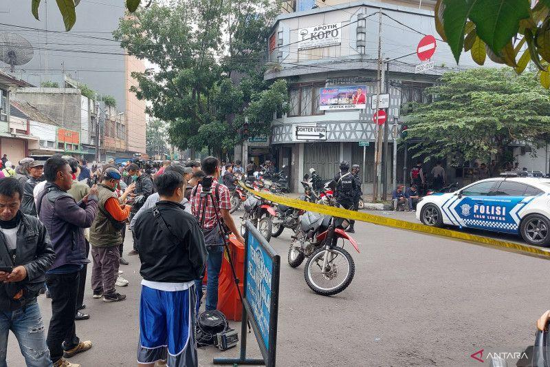 Polisi Minta Warga Jauhi Lokasi Bom Bunuh Diri di Polsek Astanaanyar