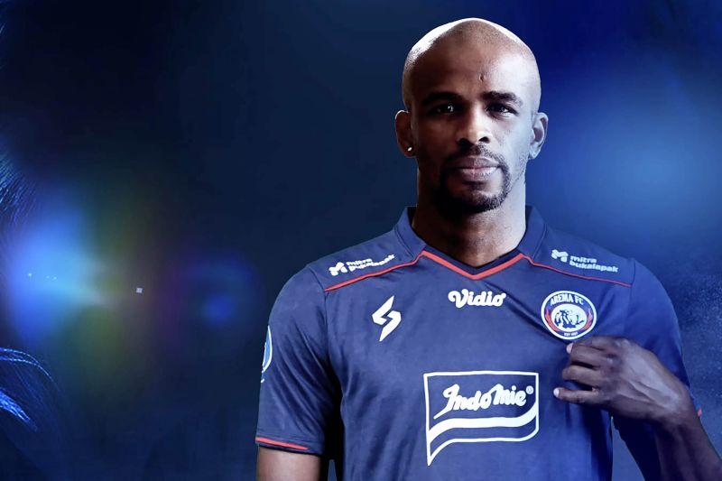 Arema FC Datangkan Greg Nwokolo