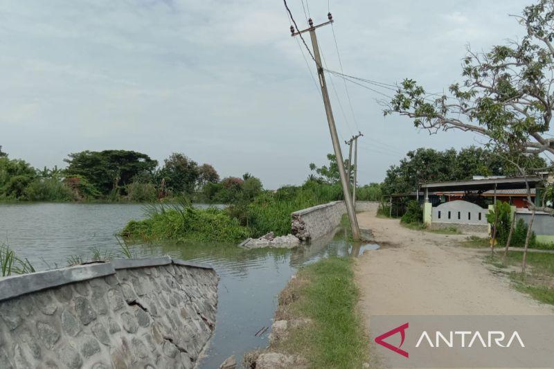 Baru Setahun Dibangun, Tanggul Sungai Citarum di Bekasi Udah Jebol Aja