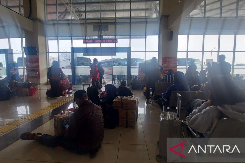 Penumpang Bus di Terminal Pulo Gebang sempat Rasakan Keterlambatan hingga 12 Jam