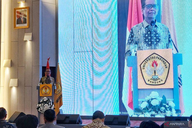 Mahfud MD Akui Denny Indrayana Punya Sumber Kredibel soal Anies Baswedan akan jadi Tersangka KPK