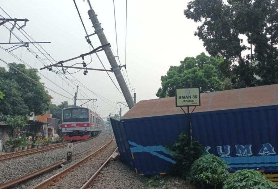 Sopir Truk Tabrak Tiang Listrik KRL di Bintaro Ngaku Nyasar gegara Google Maps