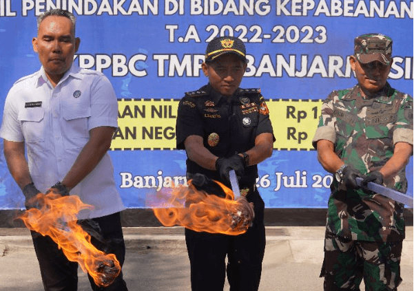 Sinergi Bea Cukai dengan Instansi Pemerintah Lakukan Pemusnahan Barang Ilegal