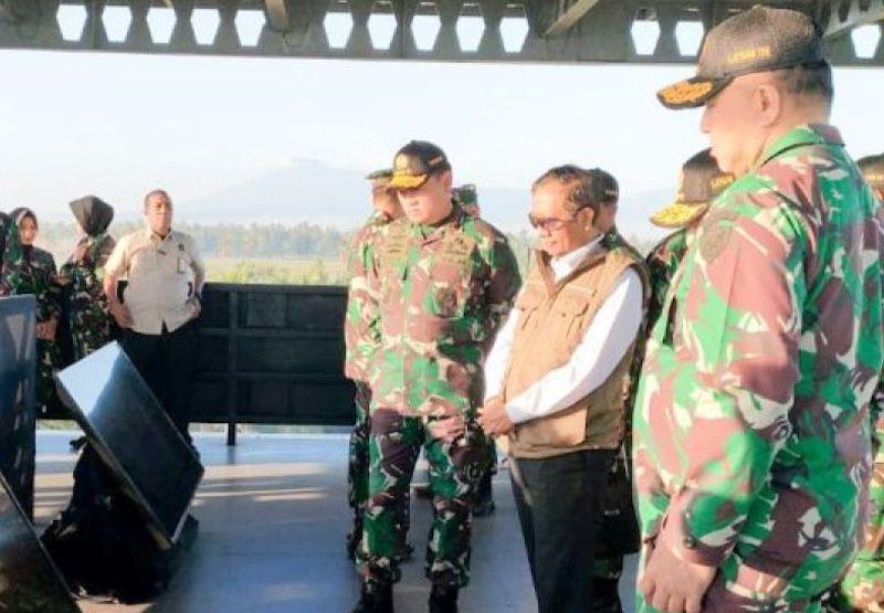 Menkopolhukam dan Panglima Tinjau Latihan Gabungan TNI di Situbondo