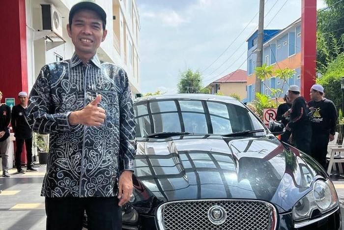 Sultan Beneran: UAS Dapat Hadiah Mobil Jaguar, Lalu Dilelang untuk Pesantren