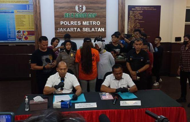 Polres Jaksel Ungkap Artis Karenina Anderson 'Ngeganja' karena Depresi dan Insomnia