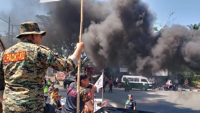 Lagi, Demo di Balikpapan Minta Polisi Adili Rocky Gerung Buntut Hina Presiden Jokowi