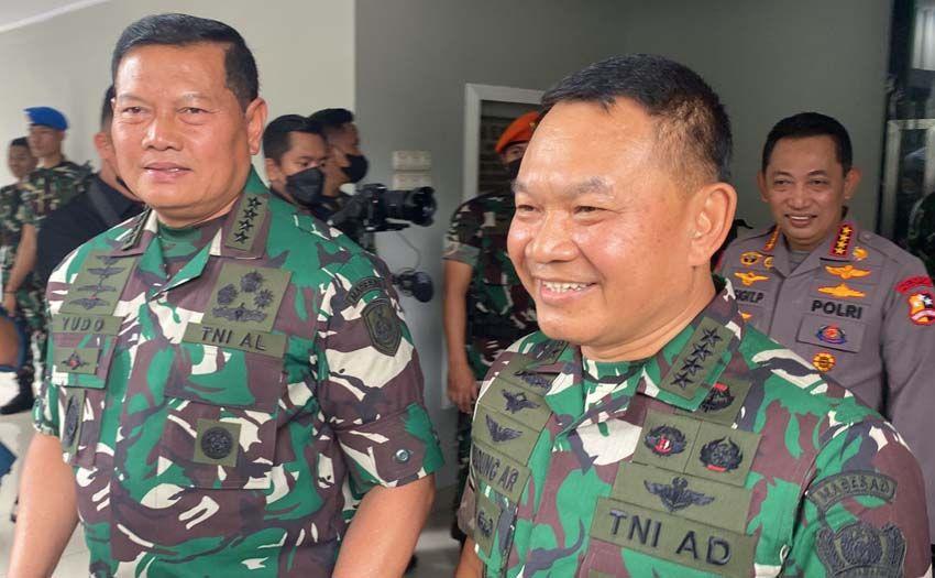 Ditanya soal Calon KSAD dan Panglima TNI, Jokowi: Masih Lama