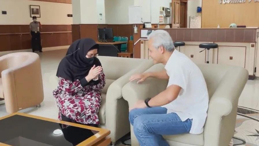 Jenguk Cak Nun, Ganjar: Alhamdulillah, Mulai Membaik!