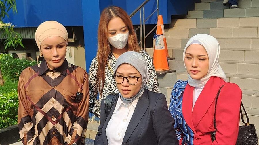 Diduga Foto Bugil, Kontes Miss Universe Indonesia Dilaporkan ke Polda Metro Jaya
