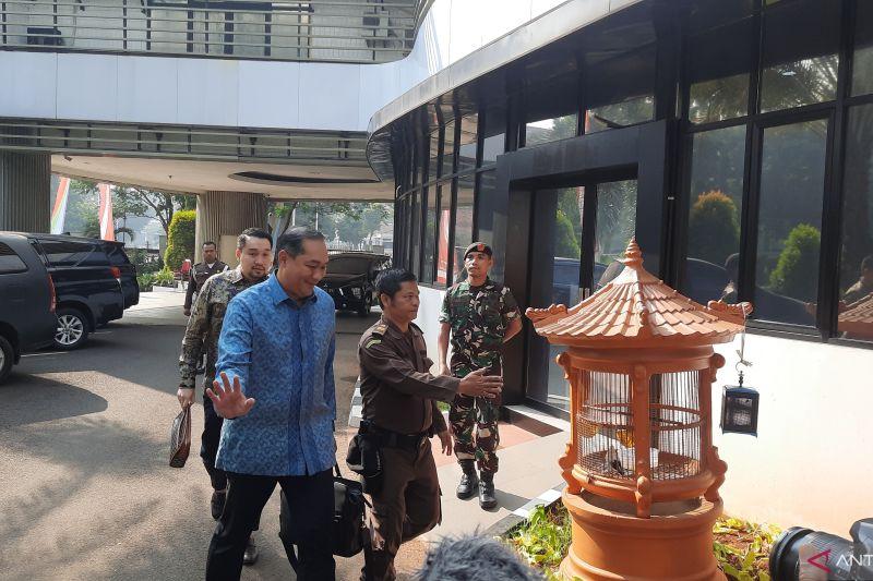 Eks Mendag Lutfi Penuhi Panggilan Kejagung