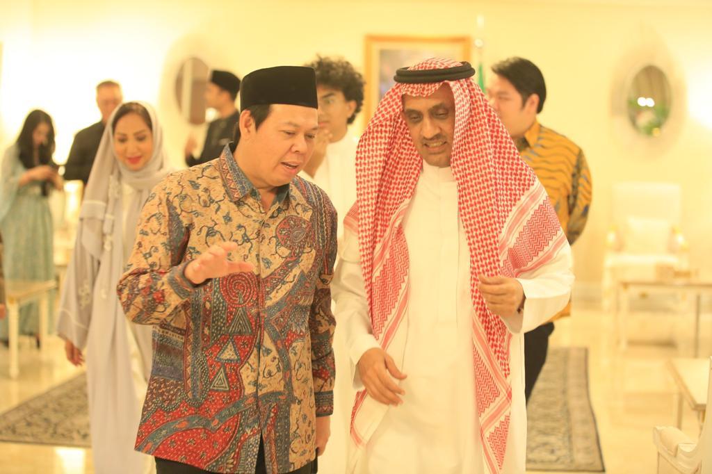 Makan Malam Bersama Dubes Arab, Sultan Diskusikan Isu Geopolitik Hingga Penanganan Haji dan Umroh