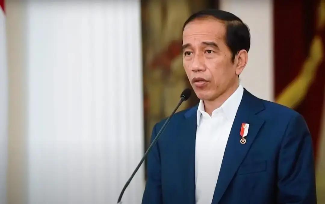Jokowi Bakal Bikin Regulasi Kantor Terapkan Hybrid Working gegara Udara Jabodetabek Makin Buruk
