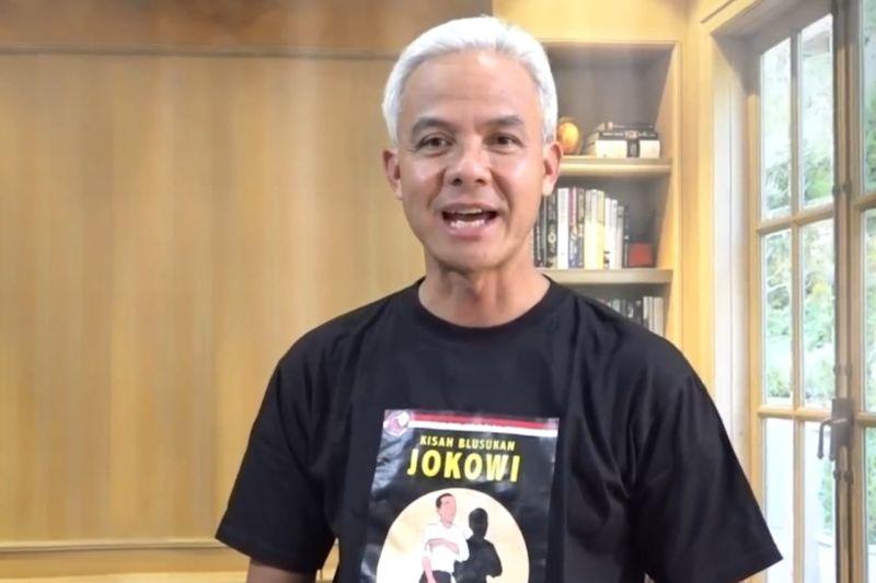 Ganjar Pakai Kaos Gambar Jokowi saat Tanggapi Golkar-PAN Dukung Prabowo