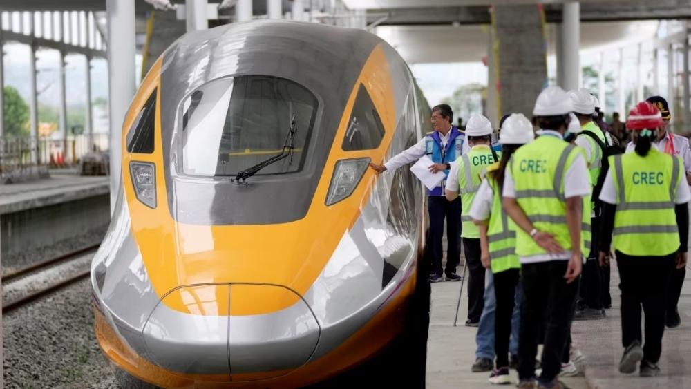 PM China Diajak Jokowi Resmikan Kereta Cepat