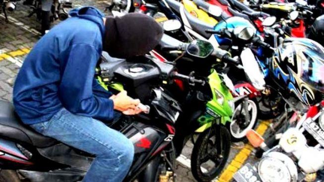 Waspada! Pelaku Cuma Butuh 3 Detik buat Curi Motor Situ