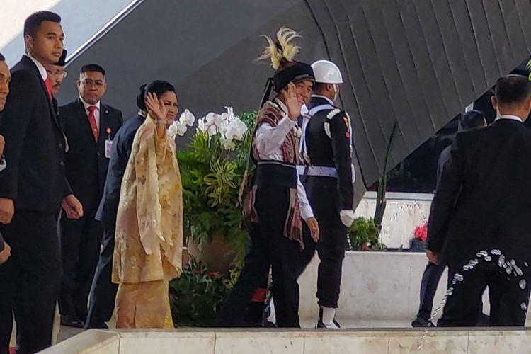 Tiba di DPR, Presiden Jokowi Pakai Baju Adat Maluku