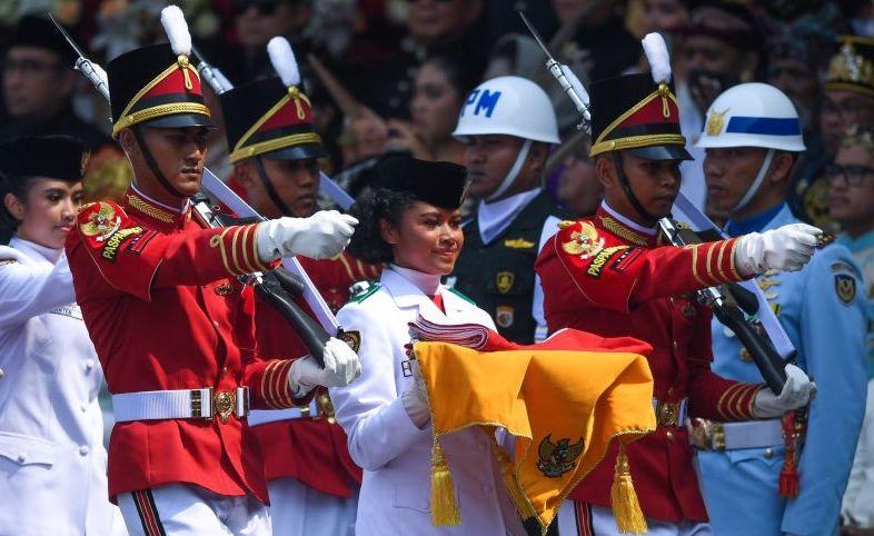 Lilly Wenda Paskibraka di Istana Tak Panik Meski Sepatu Copot Sebelah