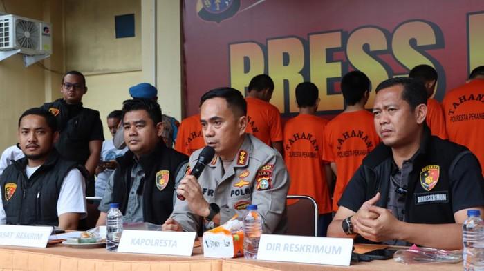 Polisi Tembak 4 Tahanan dari 10 yang Ditangkap Usai Kabur dari Polsek di Pekanbaru